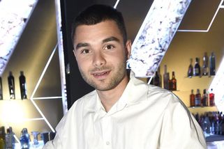 Adam Kajumi byl obviněn. V kauze kolem OnlyFans a obchodování s lidmi mu hrozí až 12 let vězení - Super.cz